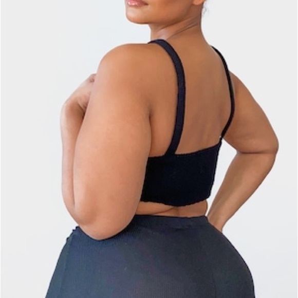 PrettyLittleThing NWT Black Knit Elasticated Hem Crop Top Size 14 - Picture 3 of 11